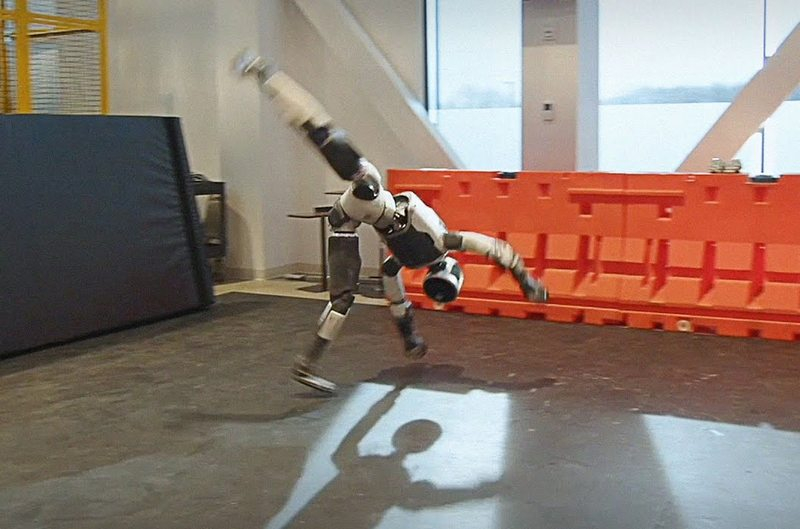 Человекоподобный робот Atlas научился танцевать брейк-данс и ходить колесом, насмотревшись на людей