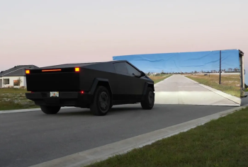 Tesla Cybertruck на автопилоте отказалась таранить стену с нарисованной пустой дорогой