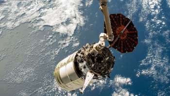 Космический грузовик NASA Cygnus сломали по пути к месту запуска — теперь SpaceX придётся отвезти на МКС больше продовольствия