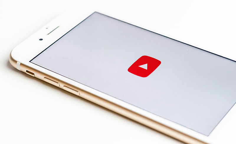 Платным пользователям YouTube разрешили делиться видео без рекламы с другими, но не всем