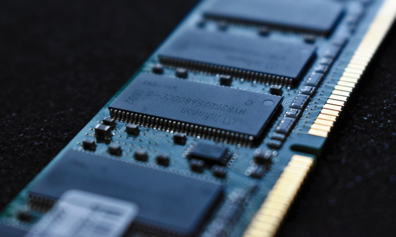 Цены на память DRAM подскочили ещё на 20 %, так как производители электроники запасаются впрок