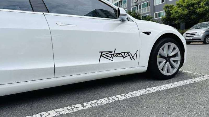 Tesla запустила сервис роботакси в Техасе — пока с большими ограничениями