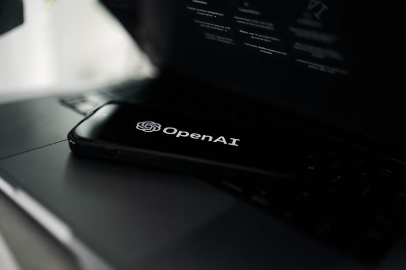 OpenAI снова отложила выпуск «феноменальной» открытой ИИ-модели