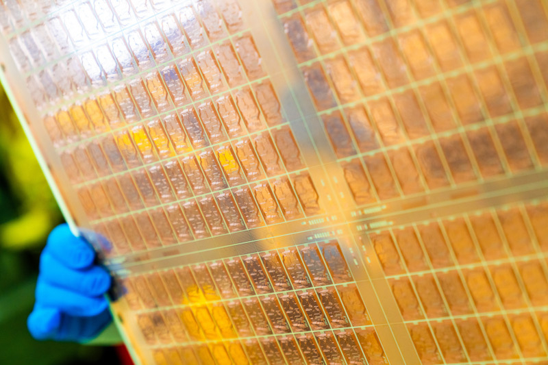 Ведущий специалист по стеклянным подложкам из Intel перешёл на работу в Samsung
