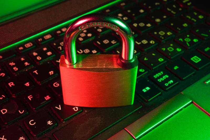 Власти предложат россиянам самим запретить себе доступ к опасной информации в интернете