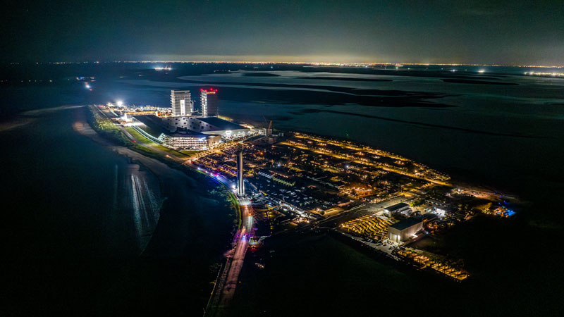 Ракету SpaceX Starship  выкатили на стартовый стол — до пуска осталось всего ничего
