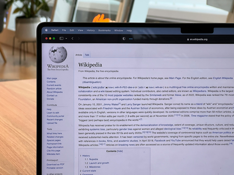 Wikipedia пожаловалась, что из-за ИИ её стали меньше читать живые люди — и у этого будут последствия