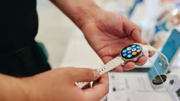 Россияне чаще всего покупают дешёвые «ноунеймовые» смарт-часы и браслеты
