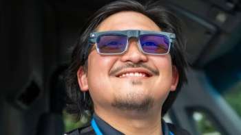 Amazon показала смарт-очки Amelia с дисплеем и камерой — они помогут курьерам доставлять посылки быстрее