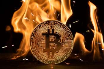 Биткоин скатился ниже $100 000 впервые с июня