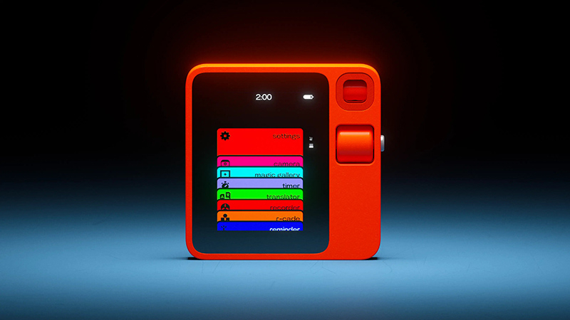 Создатель ИИ-гаджета Rabbit R1 перестал платить зарплаты, но ожидает инвестиций на новое устройство