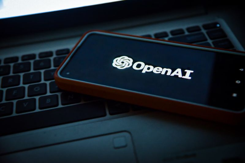 В OpenAI введён «красный код»: Альтман требует бросить все силы на срочное улучшение ChatGPT