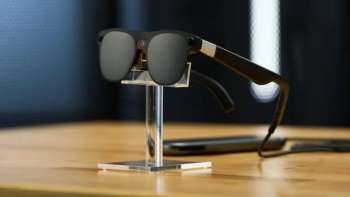 Google показала Xreal Project Aura — проводные умные очки с прозрачным экраном, Android XR и дизайном классических очков