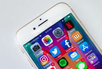 Австралия запретила YouTube и все соцсети детям до 16 лет — первой в мире, но явно не последней