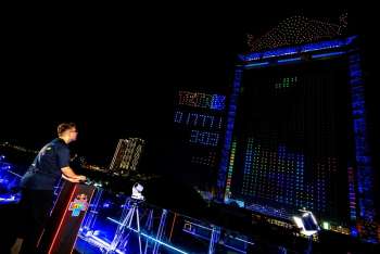 Финалисты турнира Red Bull Tetris сыграли в «Тетрис» с помощью 2800 дронов