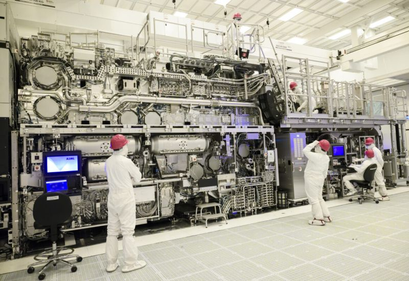 Intel успешно испытала передовой сканер ASML, который позволит серийно выпускать ангстремные чипы