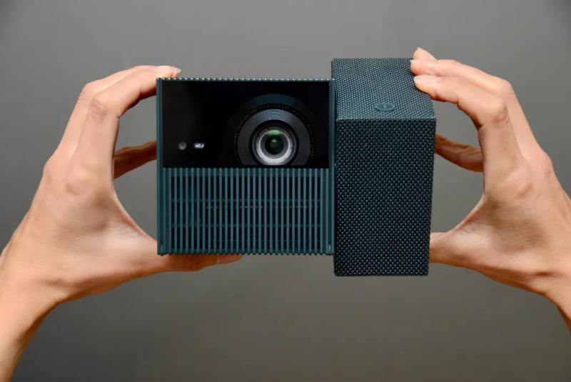 Выпущен умный портативный проектор TCL PlayCube с поворотной конструкцией