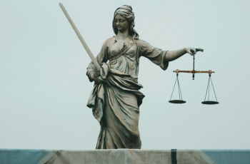 Бигтехи повадились поглощать ИИ-стартапы, просто нанимая всех их сотрудников — FTC начала проверку