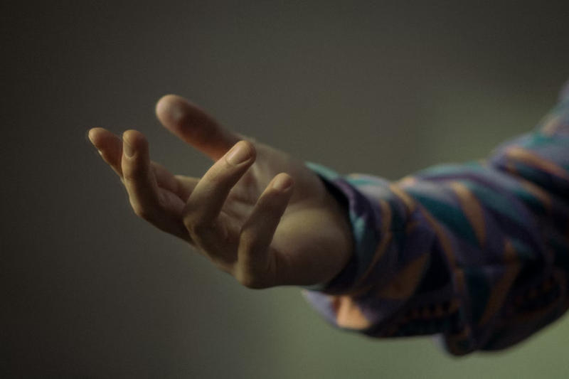 Apple научила ИИ распознавать неизвестные жесты рук по сигналам ЭМГ