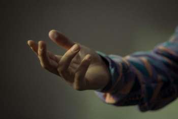 Apple научила ИИ распознавать неизвестные жесты рук по сигналам ЭМГ