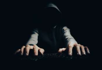 Хакеры теперь грабят хакеров: новая группировка PCPJack перехватывает заражённые сети