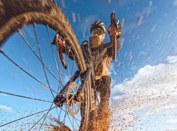 Некогда чрезвычайно успешная GoPro ищет себе покупателя — её цена упала на 97 % со своего пика 2014 года