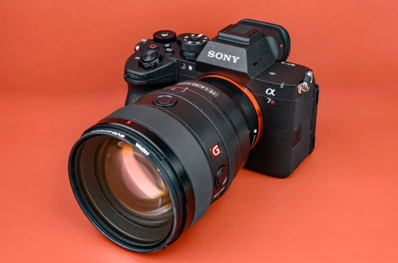 Представлена полнокадровая беззеркалка Sony A7R VI с многослойным 66,8-Мп сенсором — серийную съёмку разогнали до 30 кадров/с