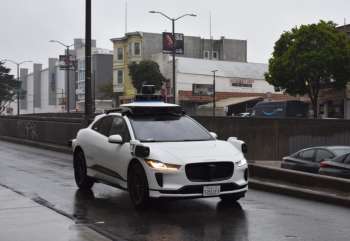 Waymo отучит роботакси штурмовать затопленные улицы