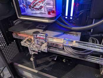 Asus научила GeForce RTX 5090 потреблять больше 1000 Вт через один кабель — напряжение увеличили вчетверо