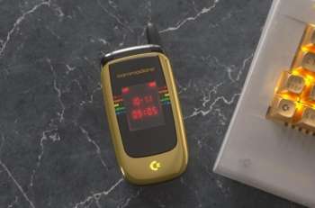 Commodore анонсировала кнопочный смартфон-раскладушку за $499