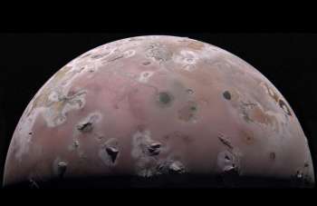 Зонд NASA «Юнона» впервые измерил температуру недр Ио — самого вулканически активного тела Солнечной системы