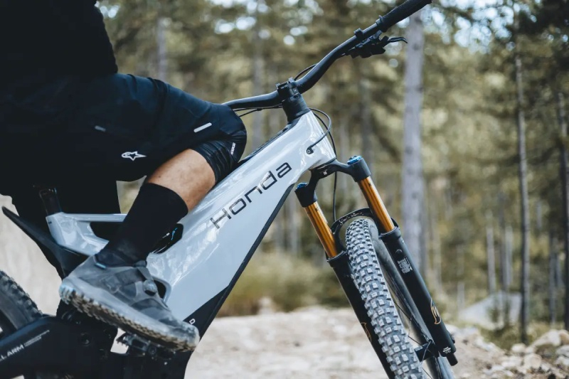 Honda превращает мотоцикл в электровелосипед — футуристичный e-MTB выйдет на рынок в 2027 году