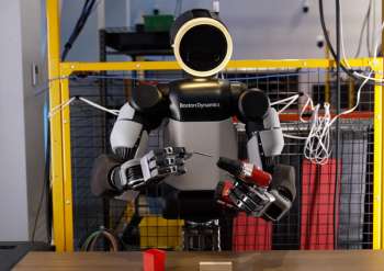 Boston Dynamics прокачала ловкость рук человекоподобных роботов Atlas, дав им новые четырёхпалые кисти