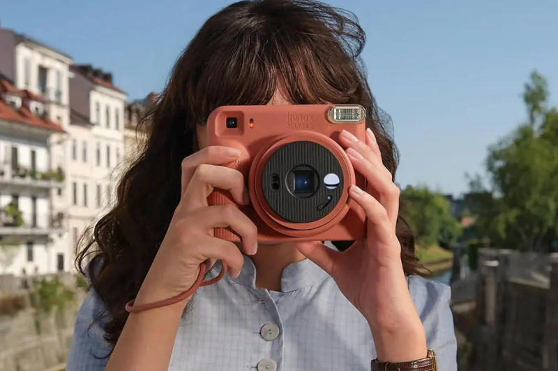 Представлена камера моментальной печати Fujifilm Instax Square 2 с аналоговыми фильтрами