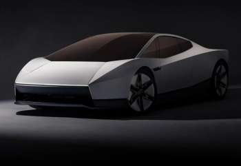 Tesla представила «летающую» машину — Roadster умеет крутить «бочку» и разгоняется до 100 км/ч менее чем за секунду