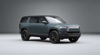 Электромобили Rivian научились кое-где ездить полностью без рук водителя