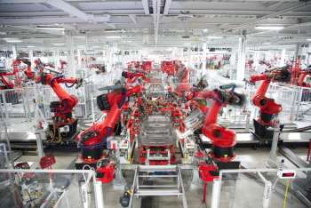 Илон Маск пообещал удвоить выпуск электромобилей Tesla в США за два года — сделать это будет непросто
