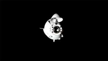 Космический корабль SpaceX Crew Dragon с российским космонавтом прибыл на МКС